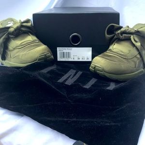 New in box with velvet dust bag